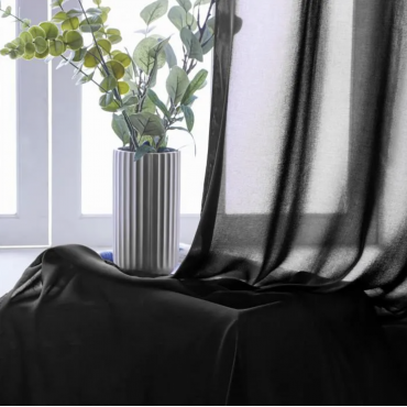 Voilage noir transparent