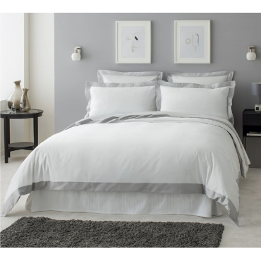 Conjunto de cama de 3 peças com borda colorida - capa de edredom + 2 fronhas - Sublime